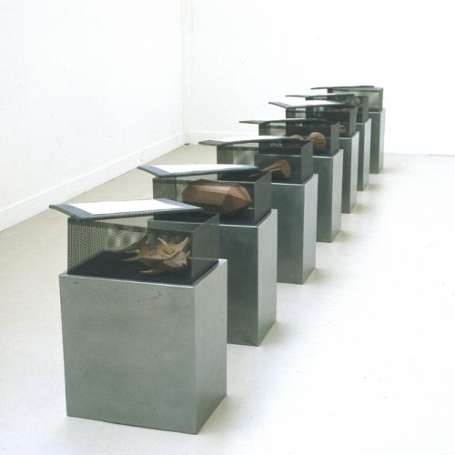 Die Objektgruppe wurde 1998 anläßlich der 7. Triennale der Kleinplastik Fellbach mit dem Ludwig Gies-Preis für Kleinplastik von LETTER Stiftung ausgezeichnet und erworben.
