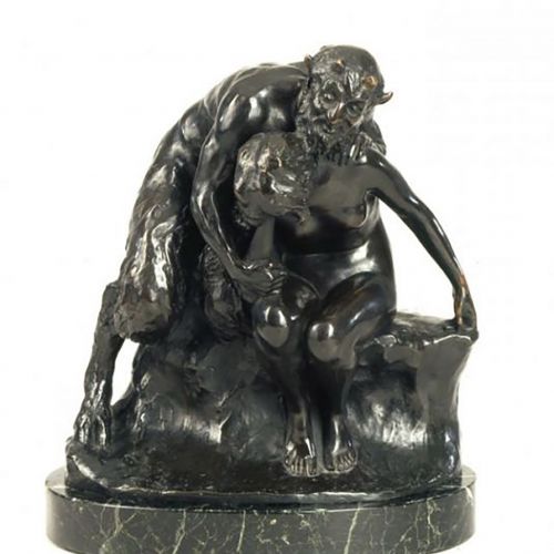 Die Plastik Faun und Nymphe paraphrasiert die seinerzeit berühmte Gruppe "Pan tröstet Psyche" von Reinhold Begas, deren Marmorausführung, wohl um 1860, sich in der Alten Nationalgalerie in Berlin befindet