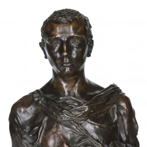 Camille Claudel porträtierte ihren Bruder mehrfach in unterschiedlichen Altersstufen. Die vorliegende Plastik zeigt Paul Claudel im Alter von 16 Jahren