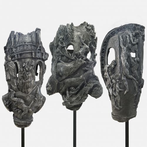 Die drei Masken wurden 2019 anläßlich der 14. Triennale der Kleinplastik Fellbach mit dem Ludwig Gies-Preis für Kleinplastik von LETTER Stiftung ausgezeichnet und erworben.